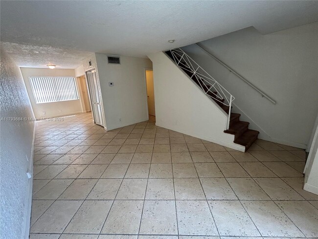 Foto del edificio - 4815 NW 9th Dr