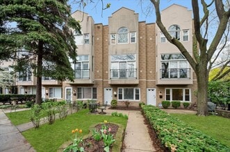 Building Photo - 1214 W School St