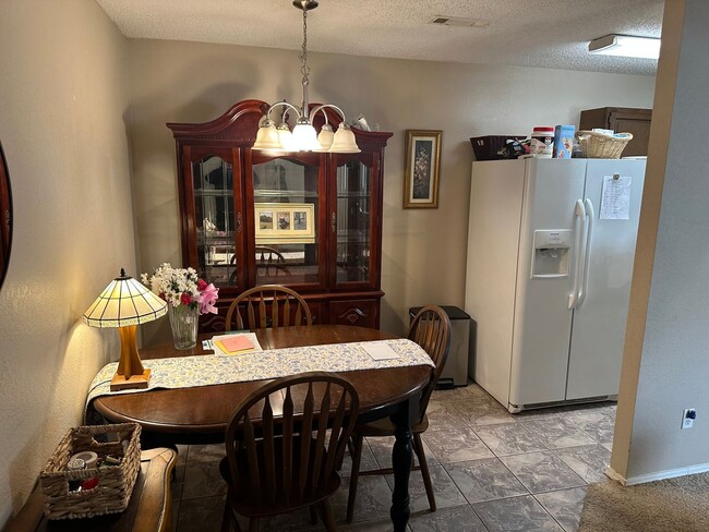 Building Photo - 2 Bedroom, 1 Bathroom, Right side of Duplex with fenced-in backyard and 1x Car Garage