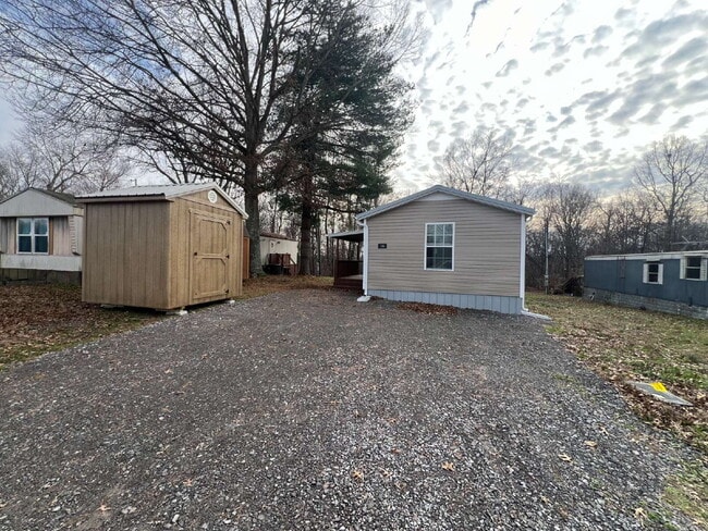 Building Photo - 1050 Ross Ln