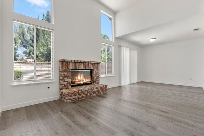 Building Photo - 3321 Mountainside Dr