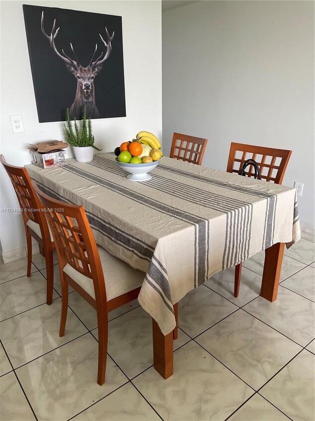 Foto principal - 2075 NE 164th St