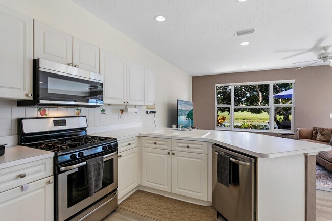 Building Photo - 8232 Heritage Club Dr