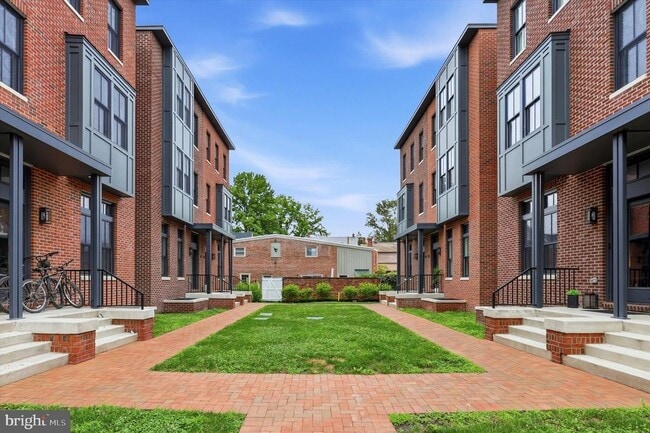 Building Photo - 117 Thornton Ln