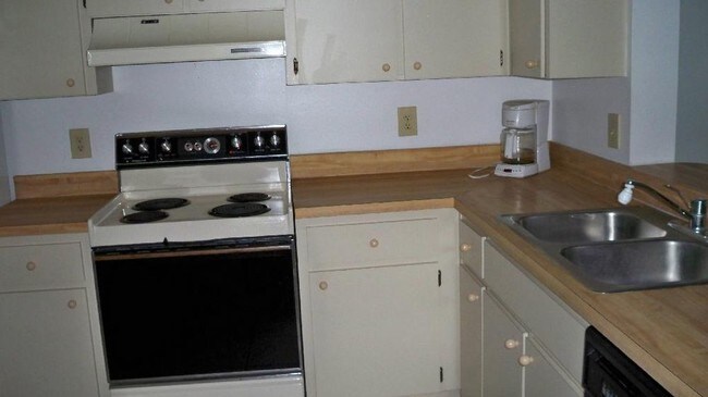 Foto del edificio - 2 Bedroom 2nd floor unit