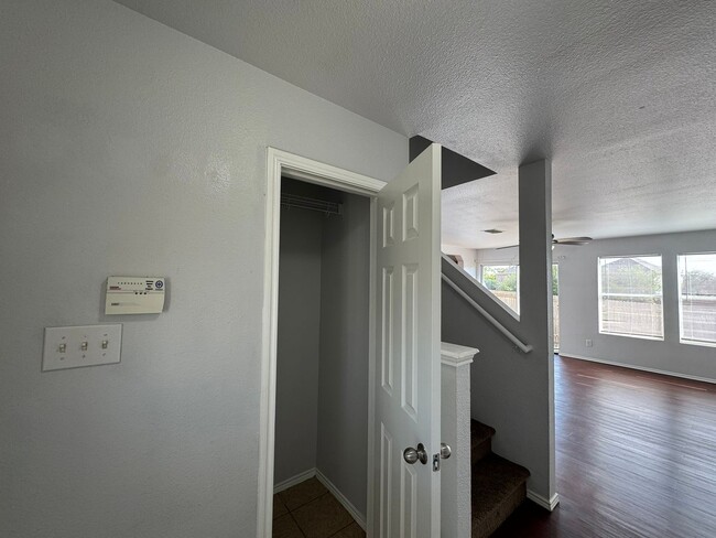 Building Photo - 2-Story Home on a Corner Cul-de-Sac in Wes...