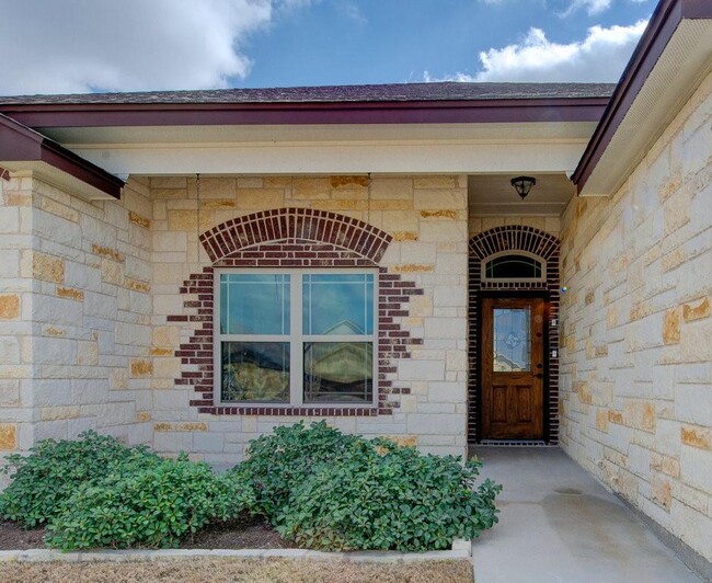 Building Photo - 420 Jake Dr