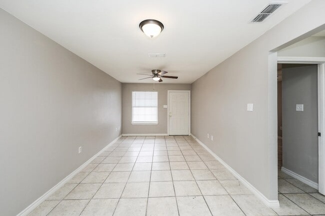 Foto del edificio - 2220 Santa Cleotilde Ave