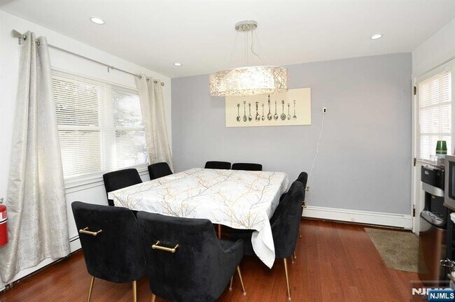 Foto del edificio - 38-41 Taylor Road Unit