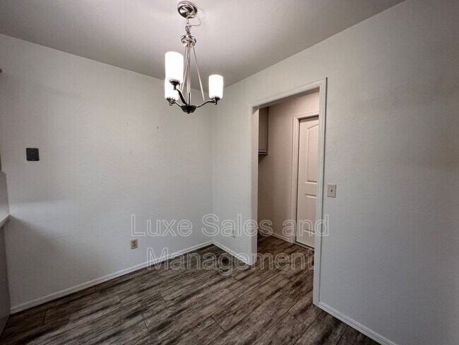 Foto del edificio - 2235 Donna Dr