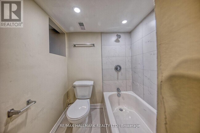 Photo du bâtiment - 46 Springhurst Ave