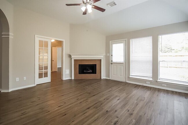 Building Photo - 3730 Oaklace Dr