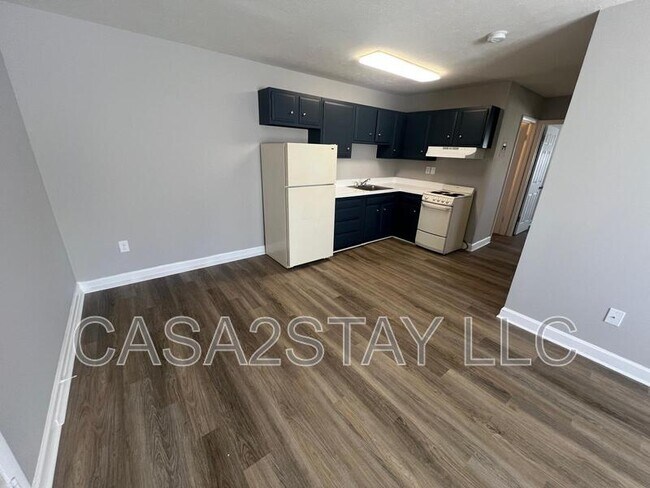 Building Photo - 2137 St Johns Pl