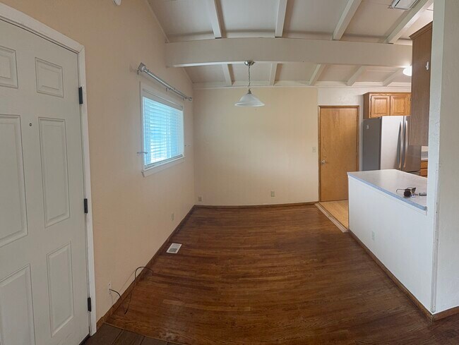 Espacio para una mesa de comedor - 6237 Purdue Dr
