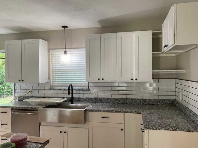 Kitchen - 1709 Nelva St