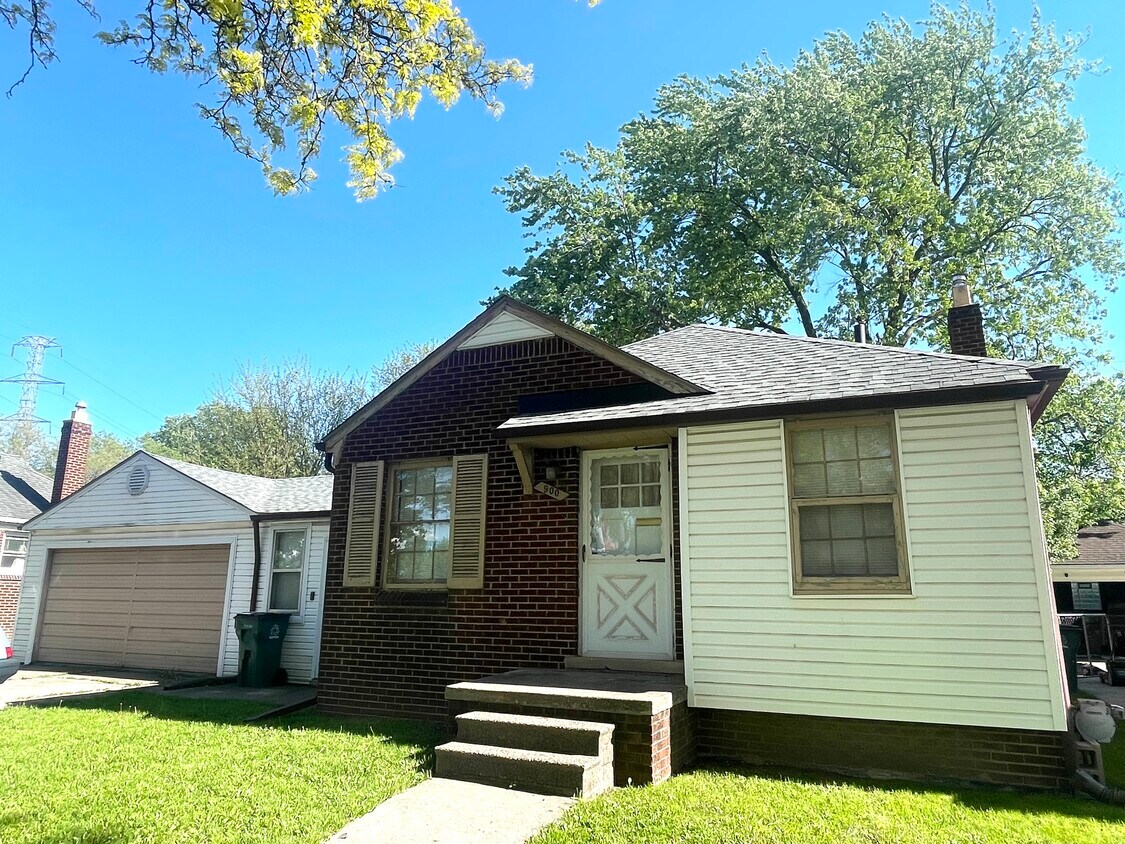 Primary Photo - 900 Channing St