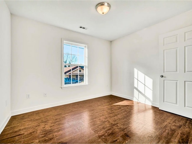 Foto del edificio - 305 S Calhoun St