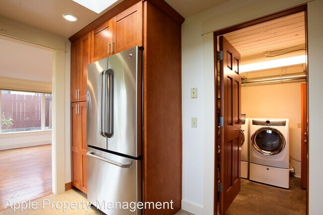 Building Photo - 4 br, 2 bath House - 3243 Conkling Place West