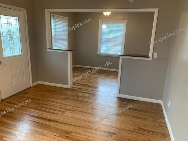 Foto del edificio - 215 Marion Dr