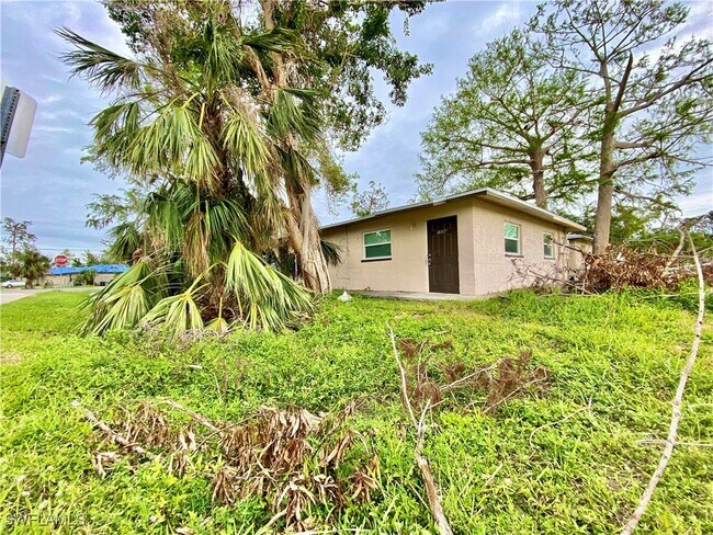 Foto del edificio - 1534 Oak Dr