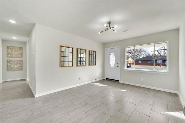 Foto del edificio - 5805 Langley Rd