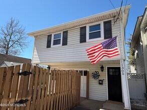 Building Photo - 1305 L St