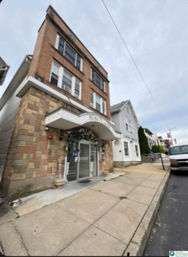 Foto principal - 1222 Main St