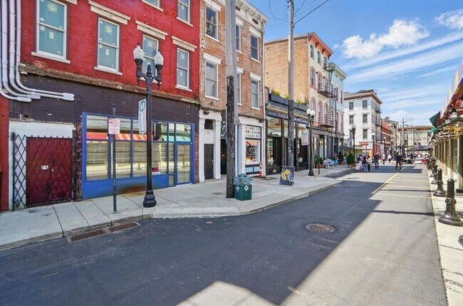 Foto del edificio - 107 W Elder St