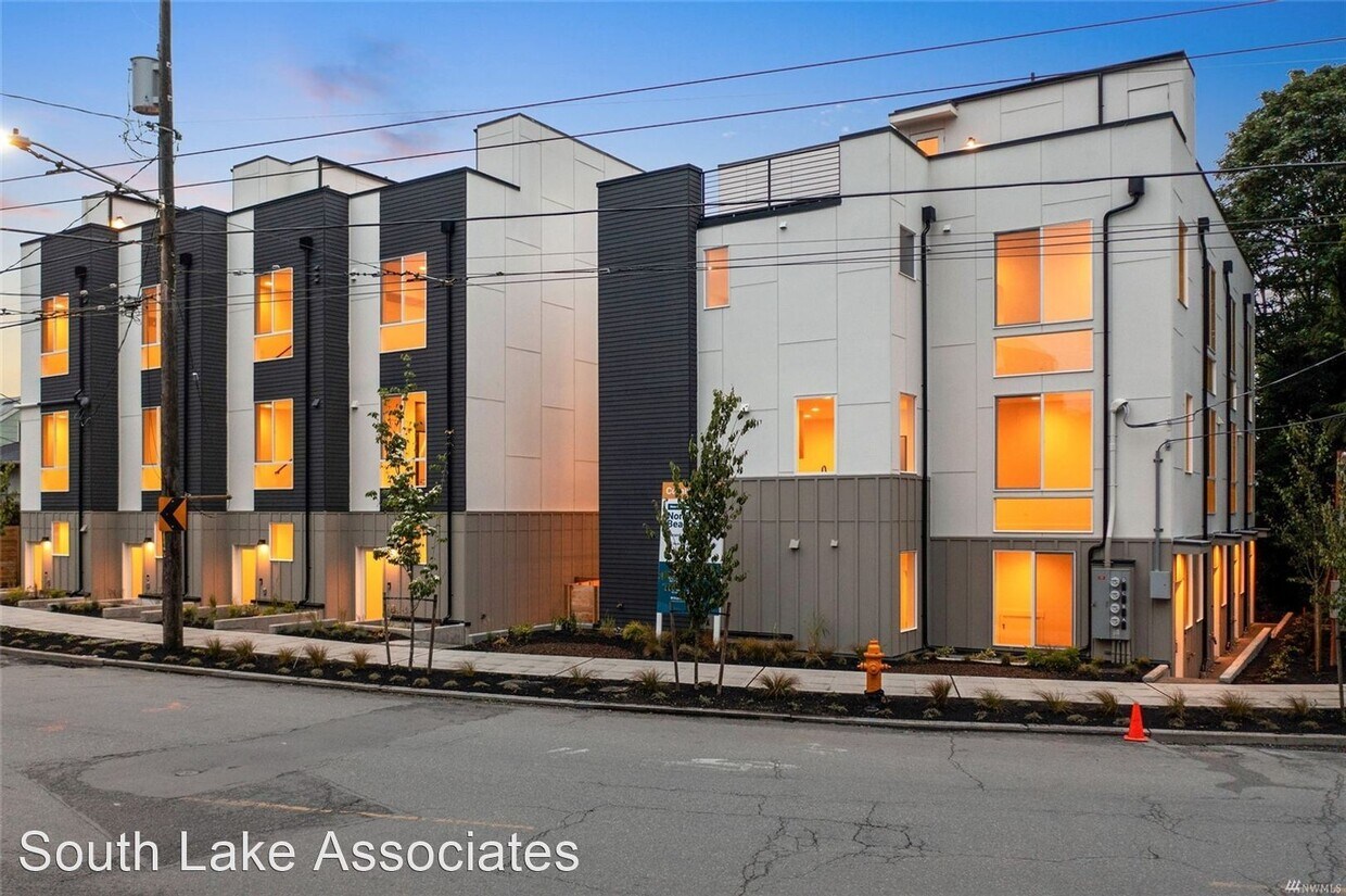 Foto principal - 2 br, 2 bath House - 1766 14th Ave S