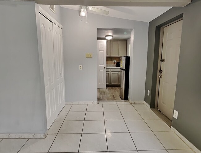 Foto del edificio - 8310 Scarborough Ct