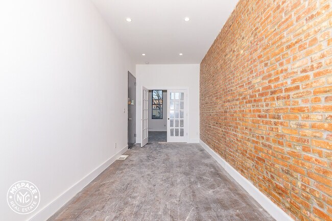 Foto del edificio - 798 Macon St
