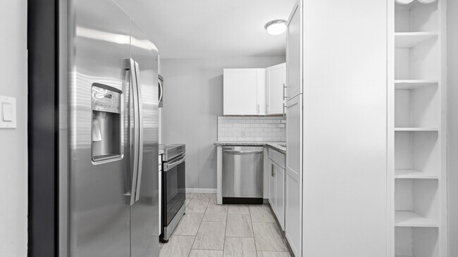 Foto del edificio - 1065 E Cross St