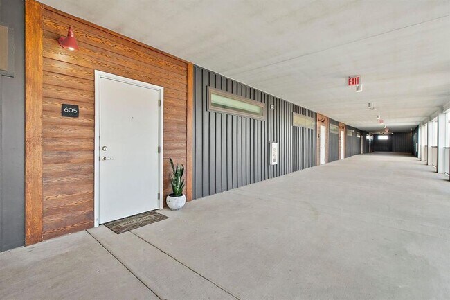 Building Photo - 4361 S Congress Ave