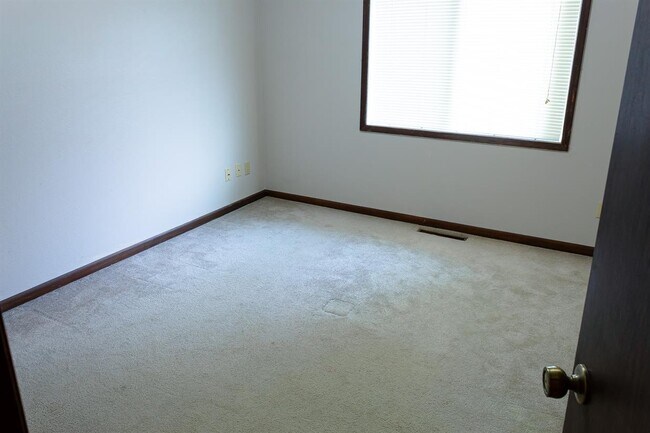 Building Photo - 343 Willow Wind Pl