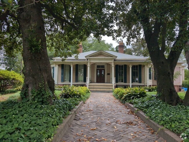 Building Photo - 1074 Georgia Ave