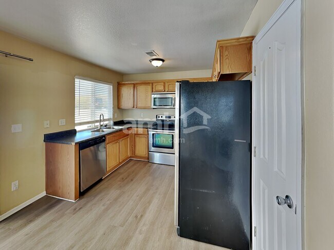 Foto del edificio - 21551 E 42nd Ave