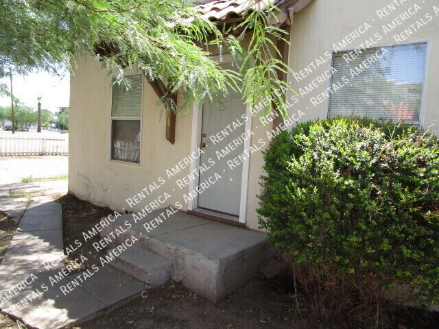 Building Photo - 713 N 9th St