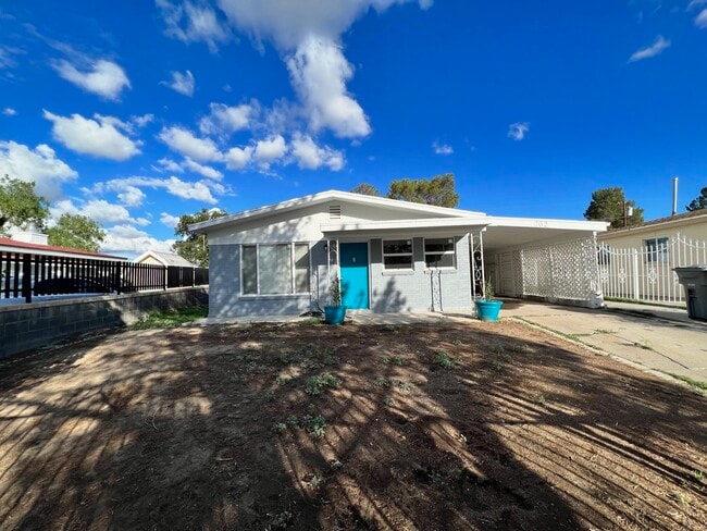 Building Photo - 202 Mango Rd