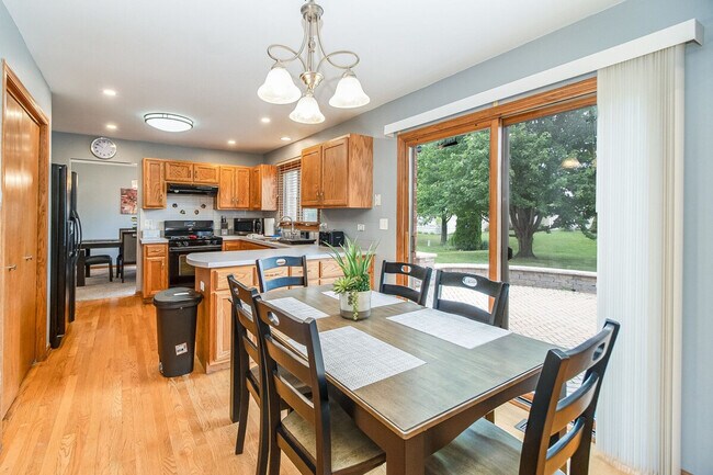Foto del edificio - 8057 Mason Ln