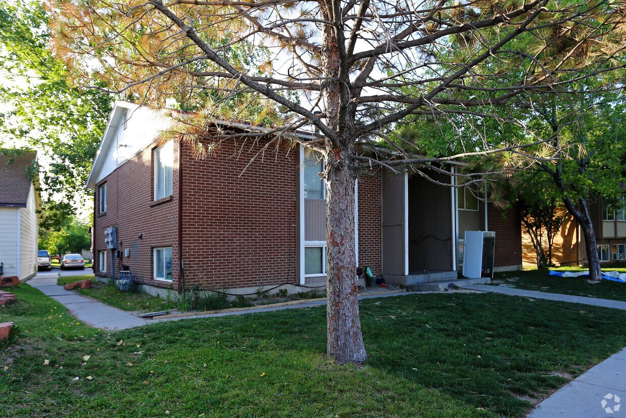 Primary Photo - 2519 S Parkcrest Dr