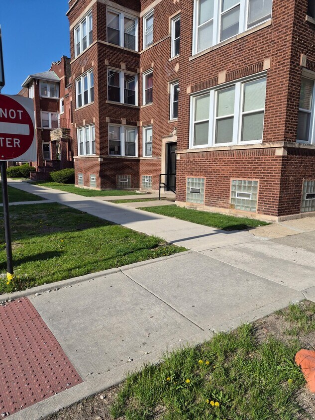 Photo - 6657 S Minerva Ave (Chicago, IL)