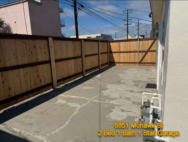 Foto del edificio - 6851 Mohawk St