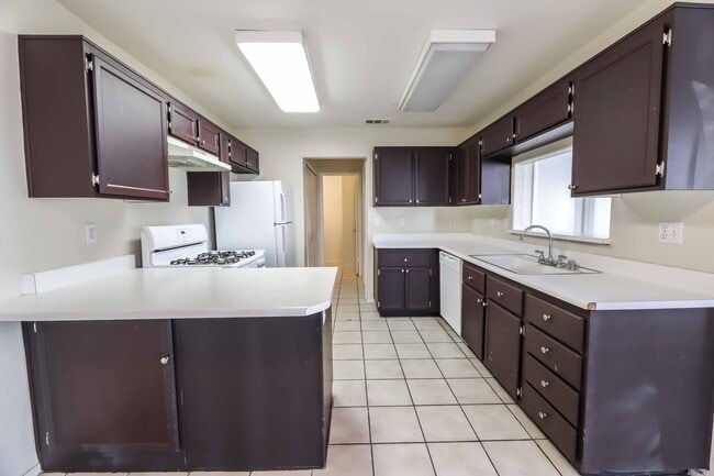 Foto del edificio - Charming Corner Home in Gated Community!