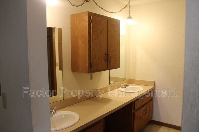 Foto del edificio - 1510 Warren St