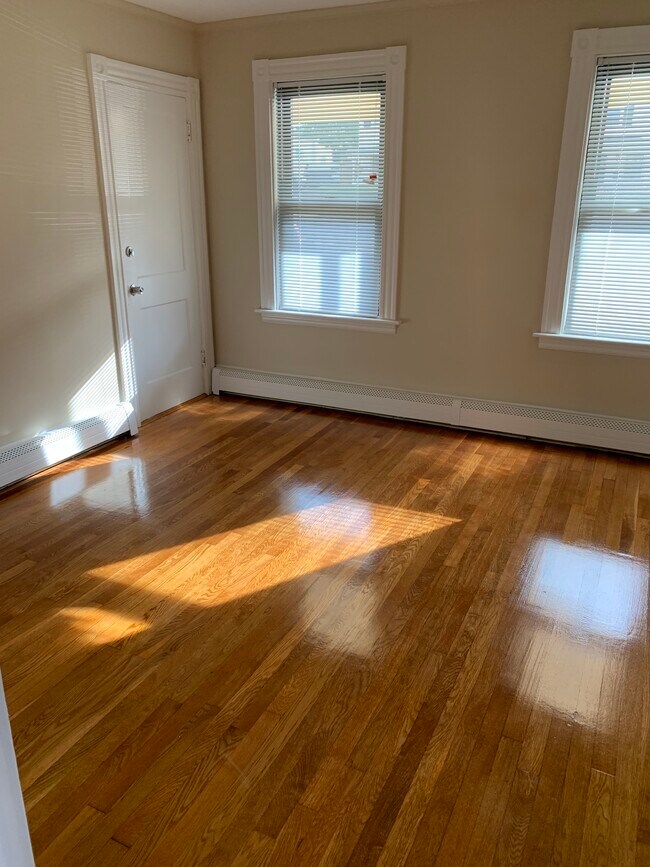 sala de estar - 205 Standish Ave
