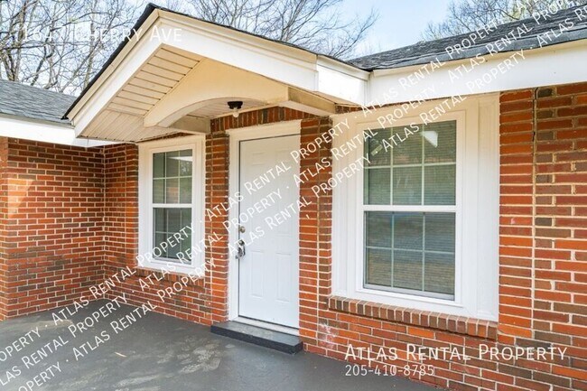 Building Photo - 1647 Cherry Ave