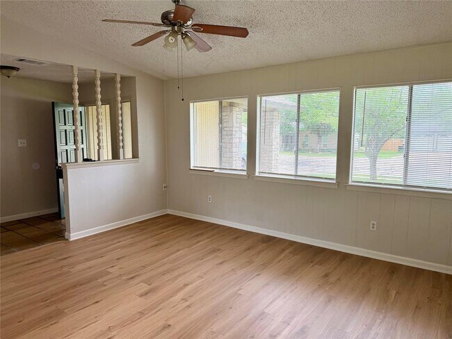 Foto del edificio - 610 Chisholm Valley Dr