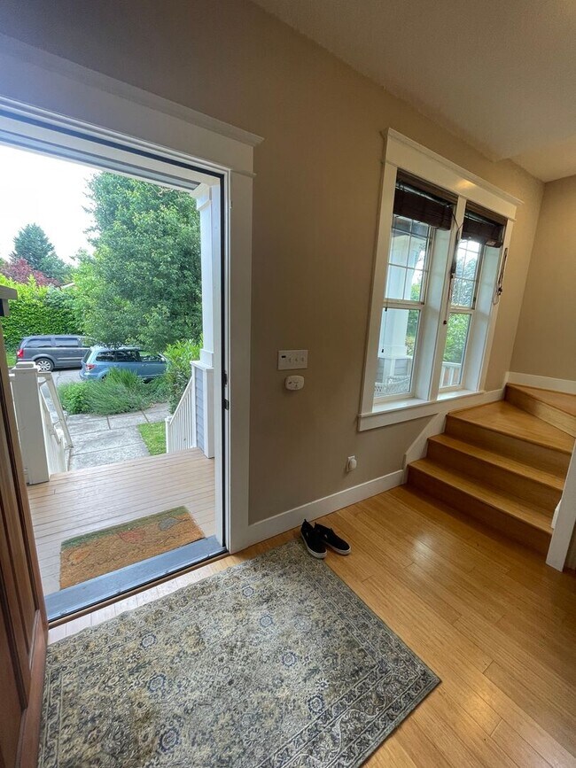 Building Photo - Modern craftsman 3+ bedroom, 2 ba *Move In...