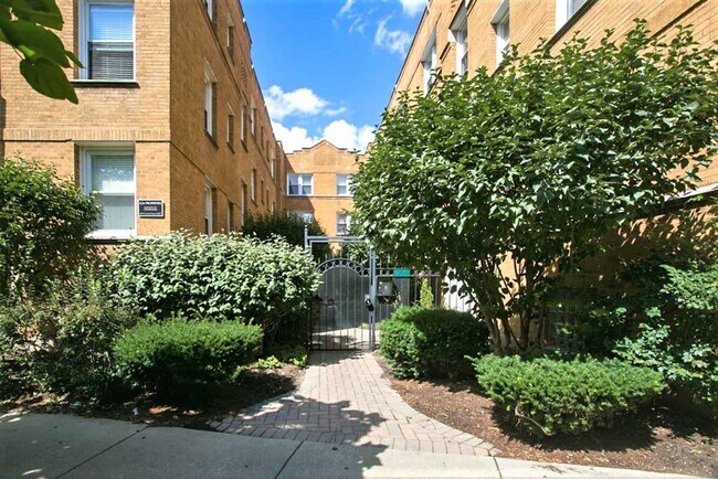 Foto del edificio - 657 W Roscoe St