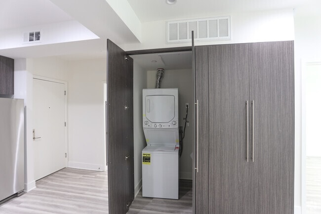 1BR, 1BA-721 SF - The Luxe Residential